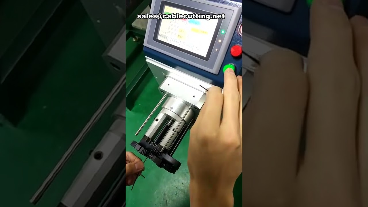 3層同軸ケーブル用自動被膜剥離機 – 細径ワイヤーストリッパー