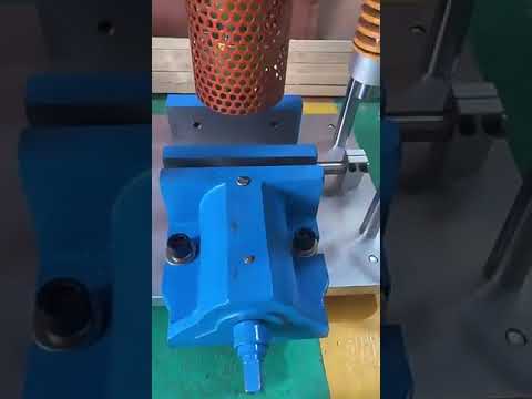 卓上型縦型空気圧射出成形機｜ラボ・小ロット生産向け高構成モデル