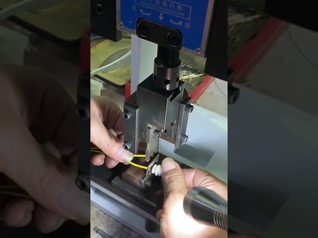 高精度端子圧着機 152T - ワイヤーハーネス自動化の決定版