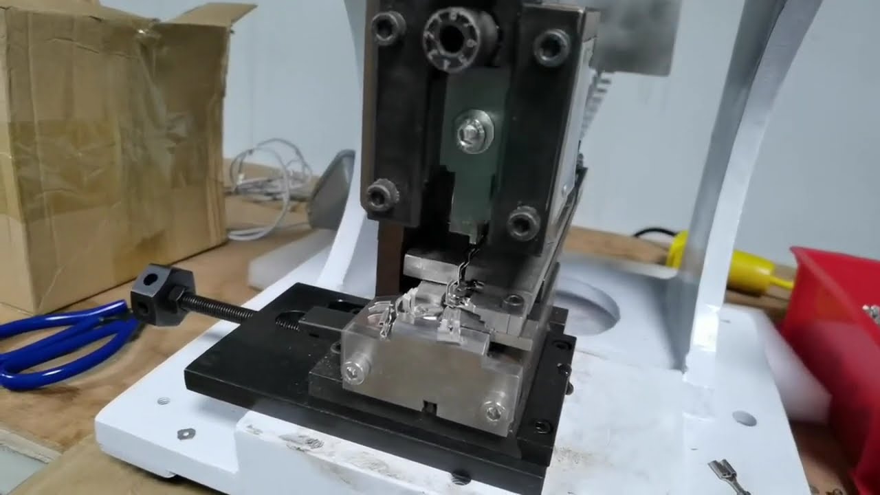 単粒金型圧着機 - 高精度ワイヤー端子圧着で生産効率向上