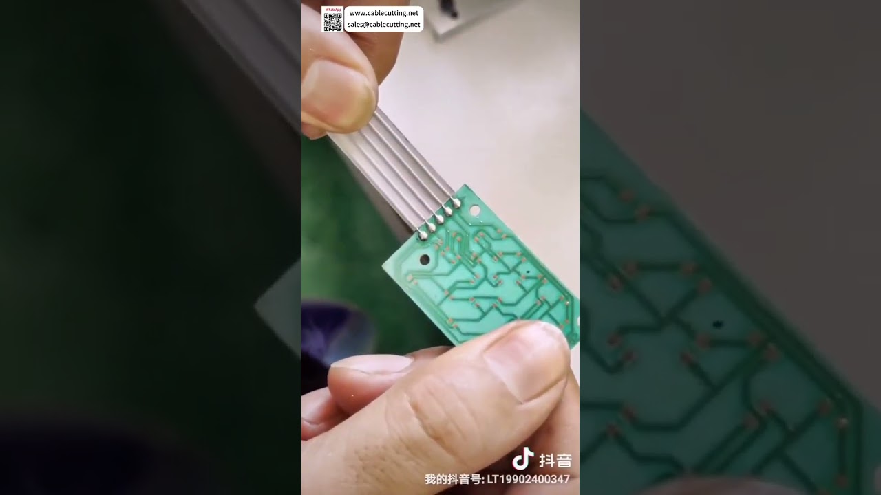 リボンケーブルPCBはんだ付け機 毎時700個の高速出力と完璧なはんだ接合