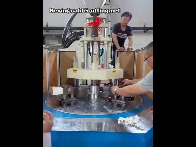 85トン回転テーブル式射出成形機｜プラスチックランプカップ製造・高効率射出成形機