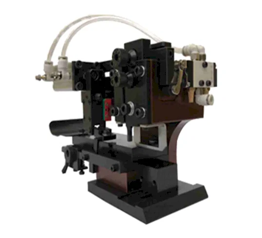 幅広端子用空圧横型ダイス